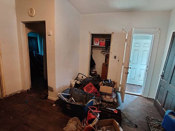 4th image of 305 N Sherman Dr