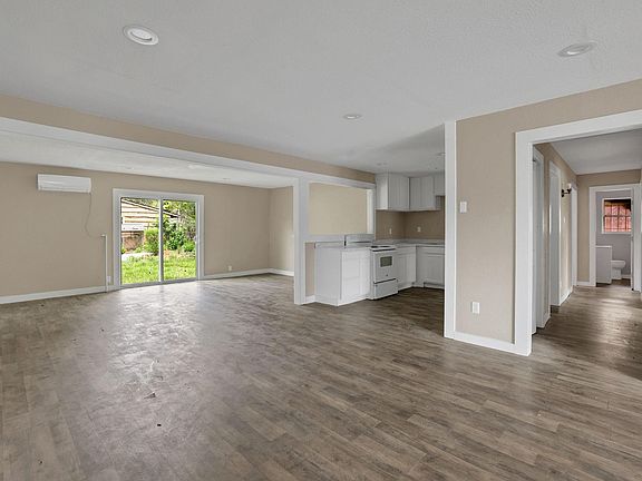 4th image of 5823 Lyndhurst Dr