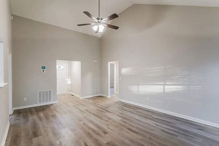 3 bed, 2.0 bath, 1478 sqft, $2,145 — Photo 2