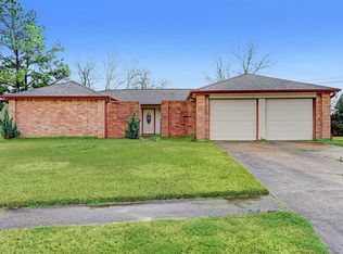 2618 Pilgrims Point Dr, Webster, TX 77598