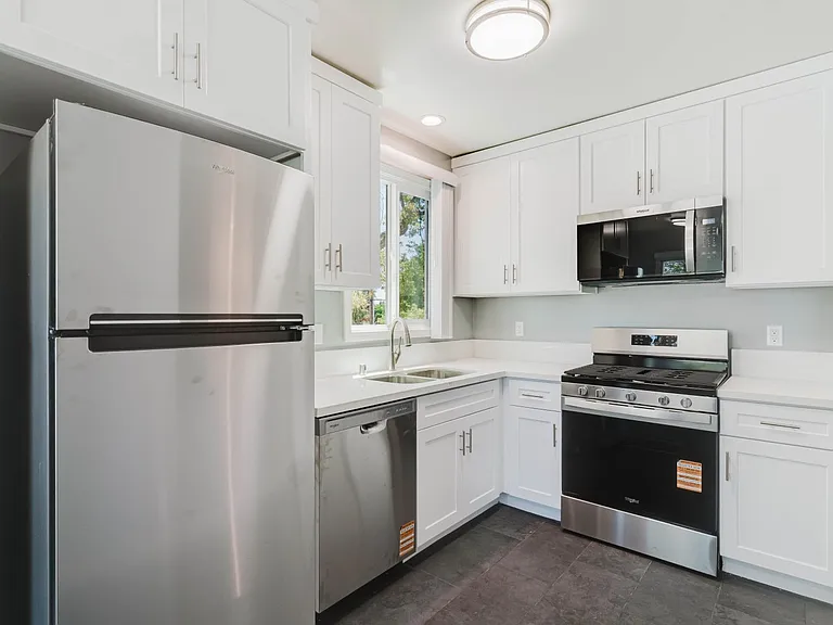 3000 W Victory Blvd #200 — Photo 10