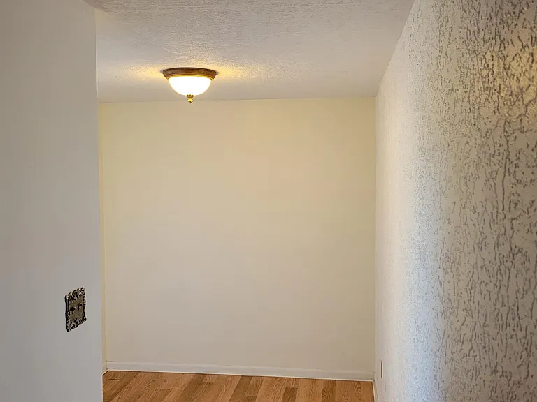 1536 E River Rd — Photo 12
