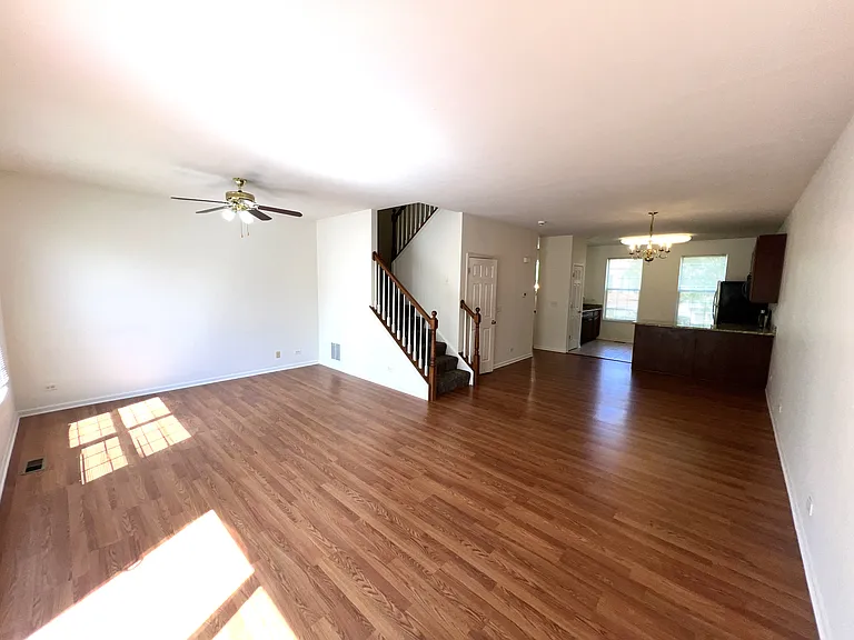 806 Lewisburg Ln — Photo 10