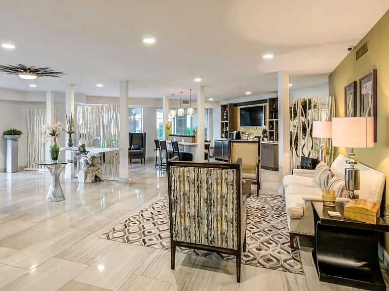 Meridian Luxury Apartment Homes — Photo 2
