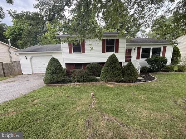 50 Loop Dr, Hanover, PA 17331