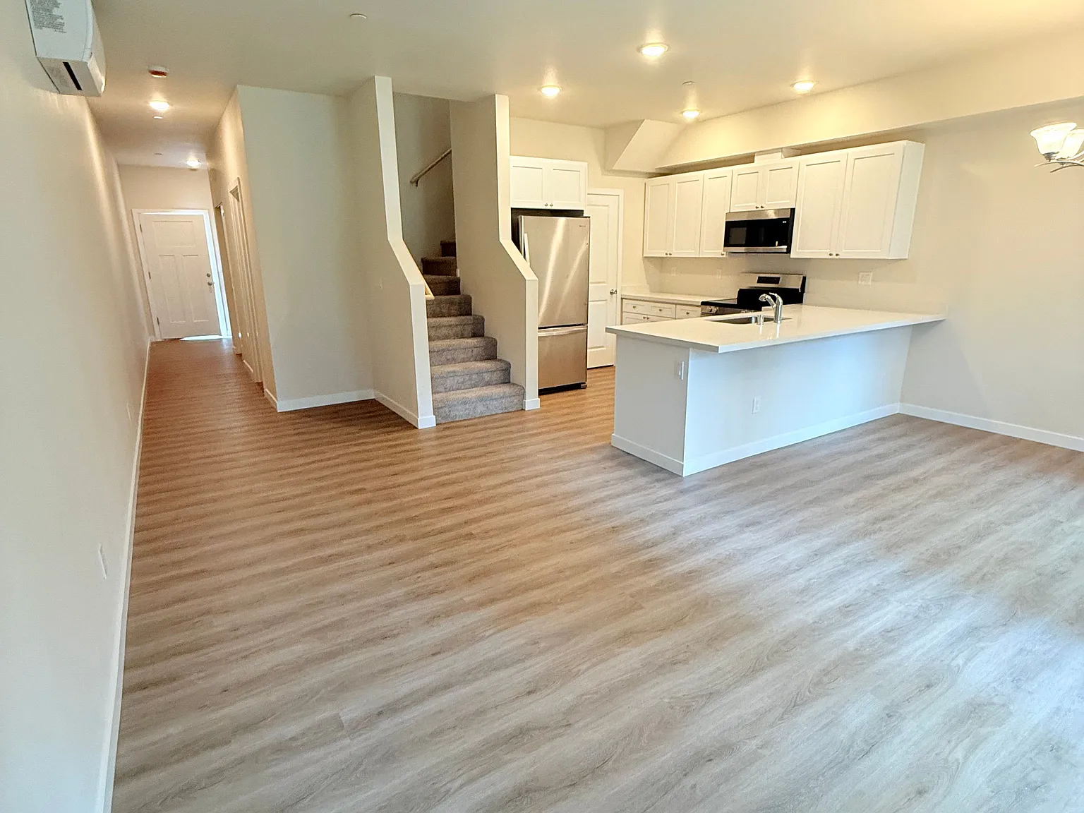 3 bed, 2.5 bath, 1499 sqft, $2,600 — Photo 4