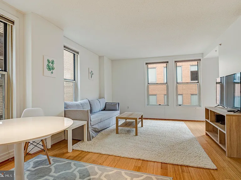 915 E St NW #1001 — Photo 7