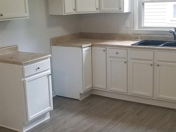 3rd image of 139 Allnutt Dr