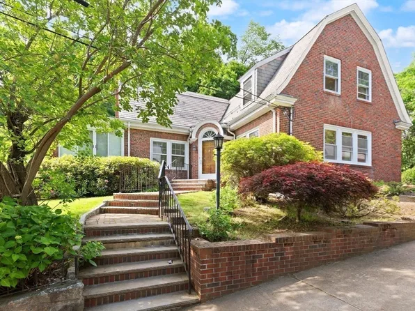 35 Arden Rd, Watertown, MA 02472