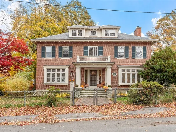 144 Hanks St, Lowell, MA 01852