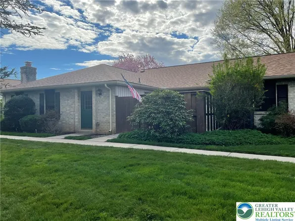 2865 Springhaven Pl, Macungie, PA 18062