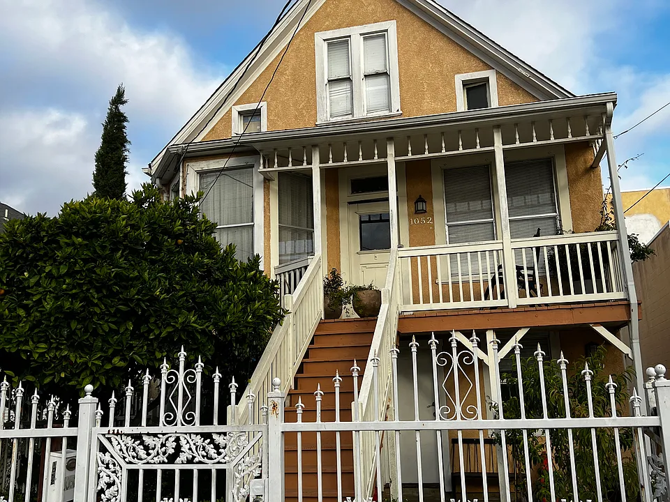 1050 44th Ave