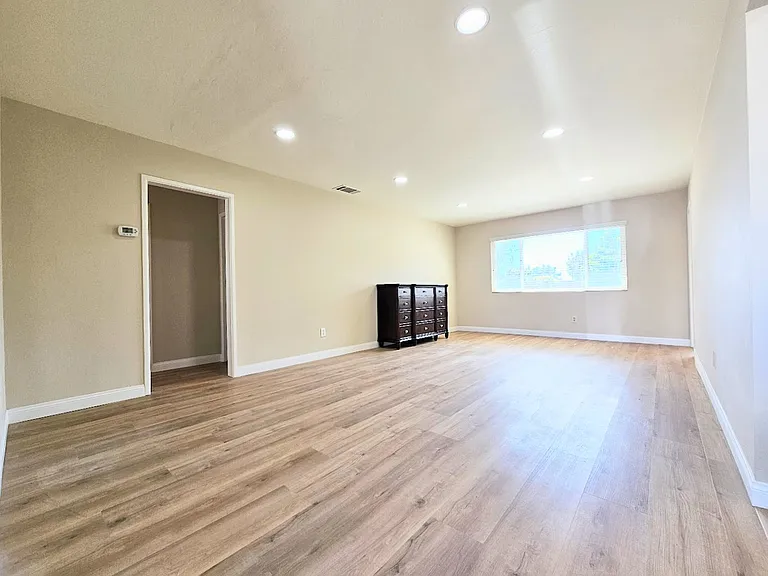 5424 Lodi St — Photo 15