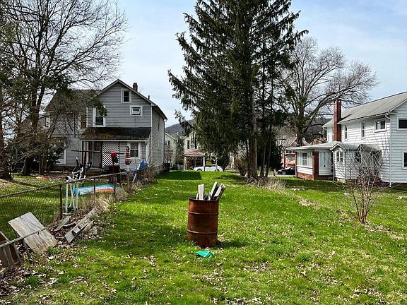 3rd image of 1042 Hepburn St