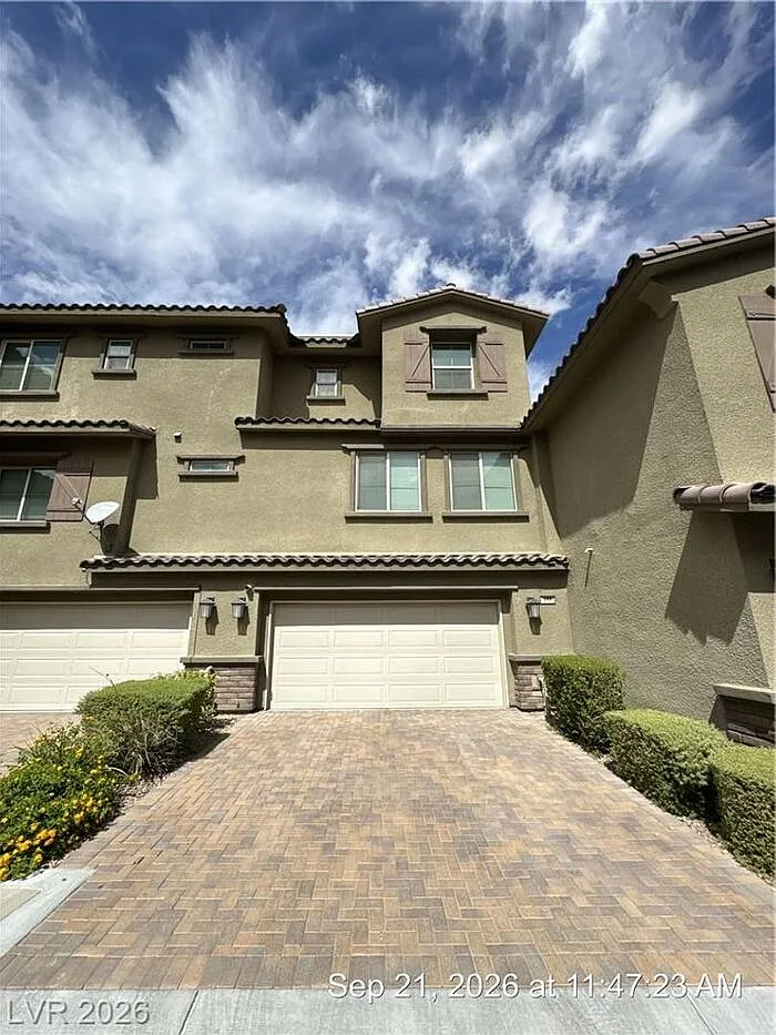 3 bed, 3.5 bath, 1647 sqft, $2,425 — Photo 2