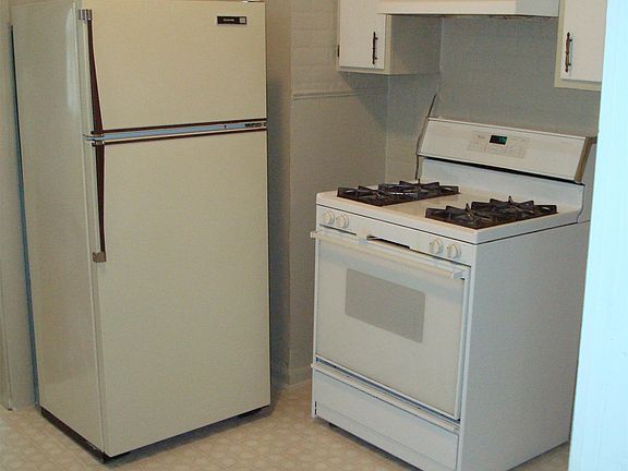 5th image of 817 W Elm St