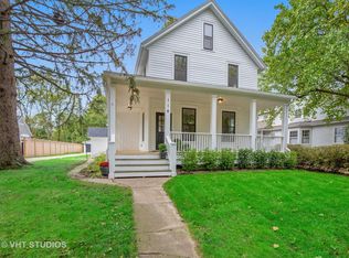 114 Washington Cir, Lake Forest, IL 60045