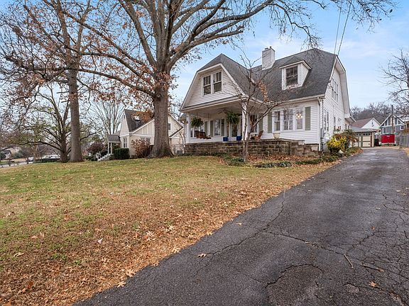 3rd image of 2806 Westmoreland Dr