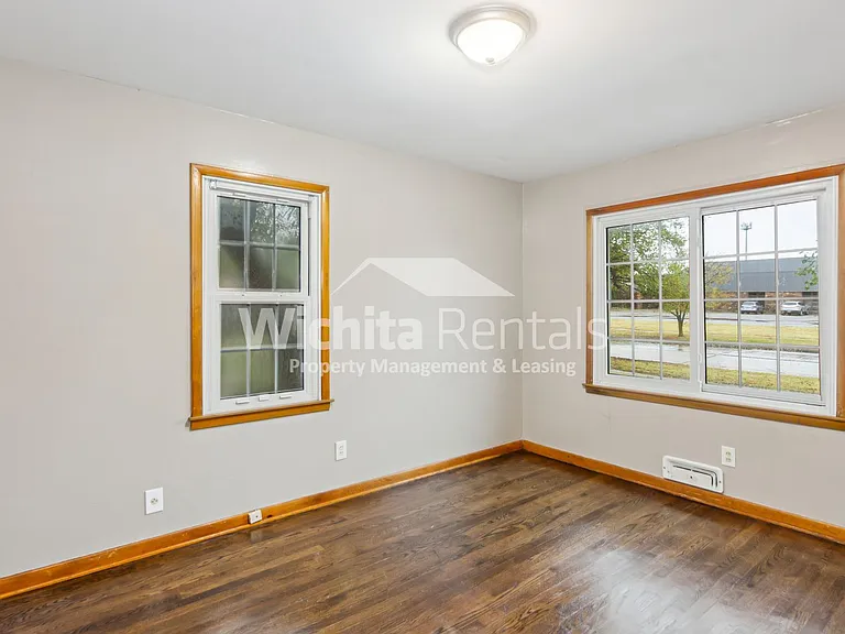 2920 W Taft St — Photo 8