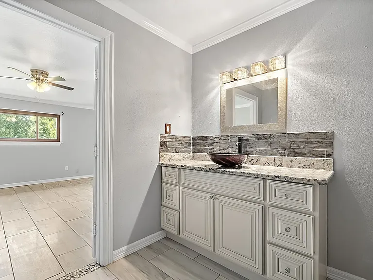 118 Tamarind St — Photo 9