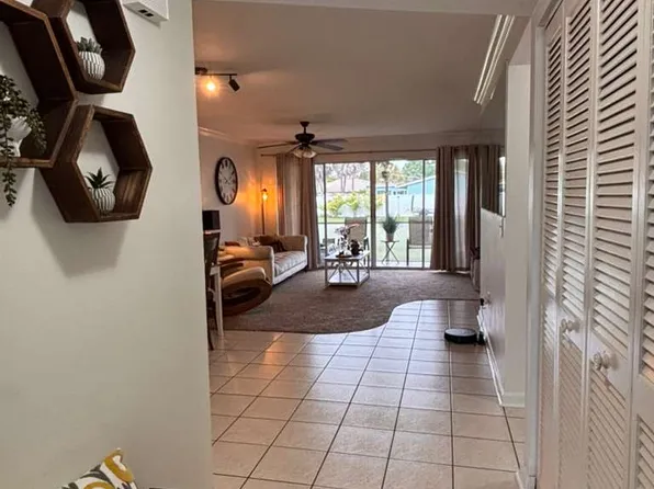 4900 Biscayne Dr APT 6, Naples, FL 34112