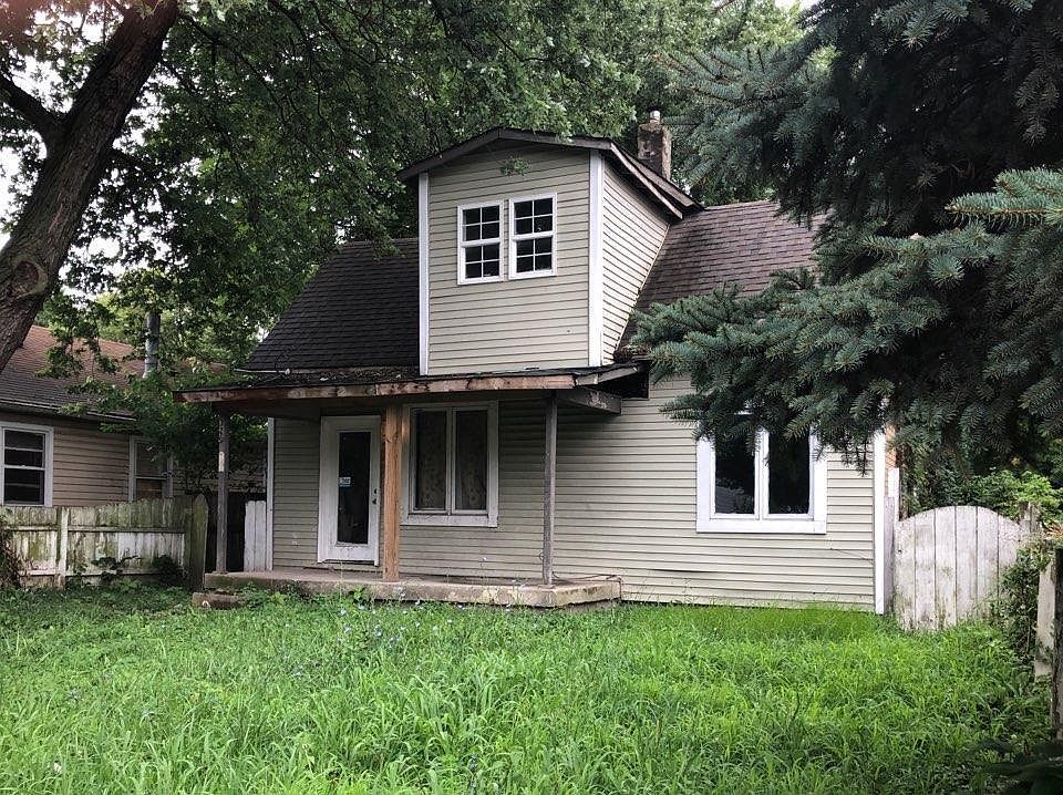 2nd image of 326 Leeds Ave