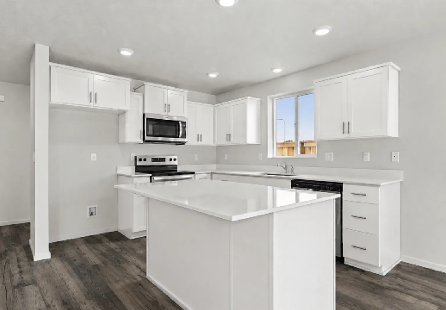 4Bd/2.5Ba Two Story House - Available to View! — Photo 3