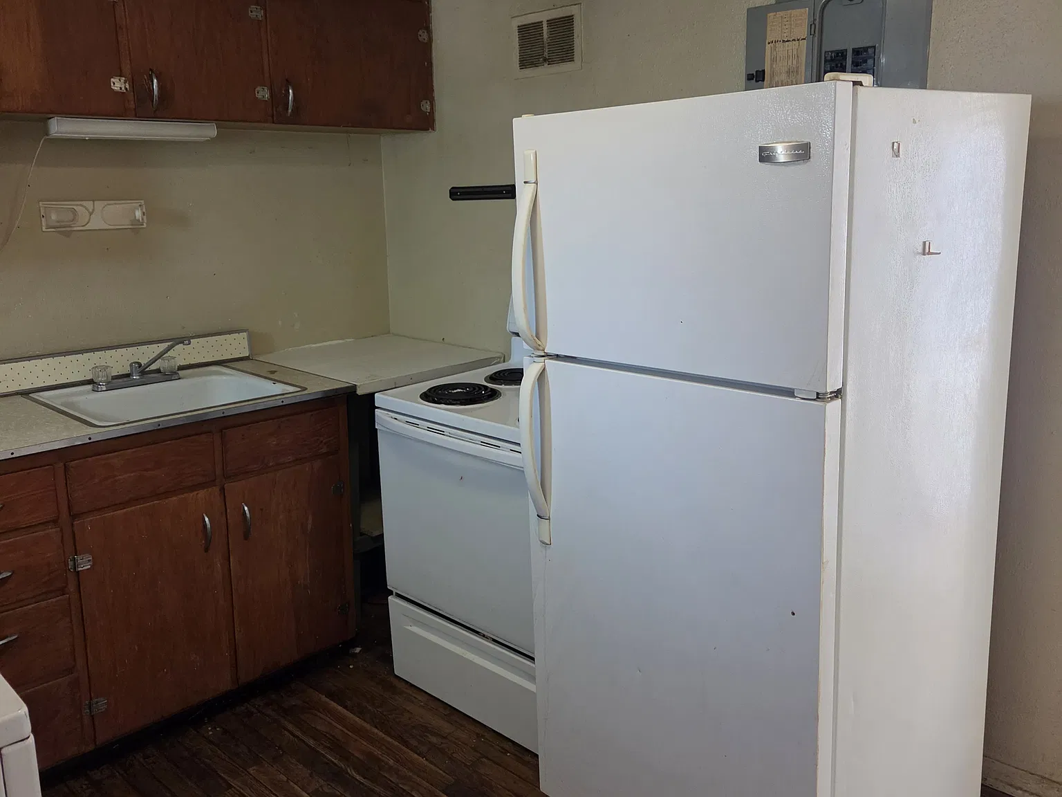 1 bed, 750 sqft, $575 — Photo 1