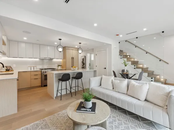3383 Victoria Dr, Vancouver, BC V5N 4J8