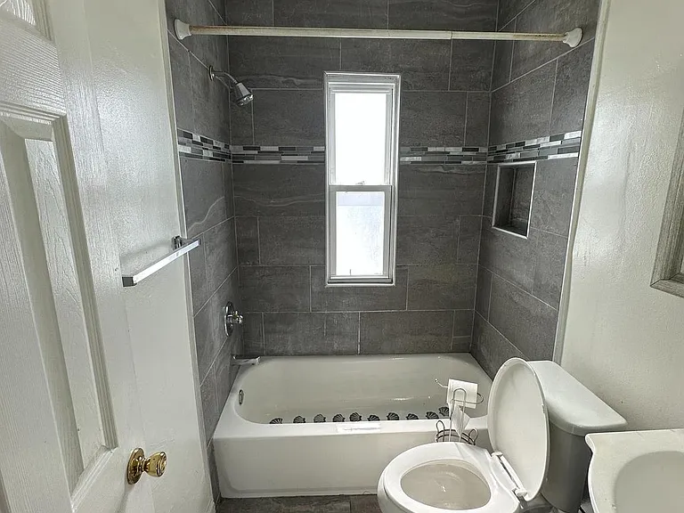3337 Clay St NE — Photo 5