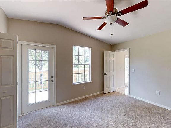 4th image of 232 Aurora Ave S