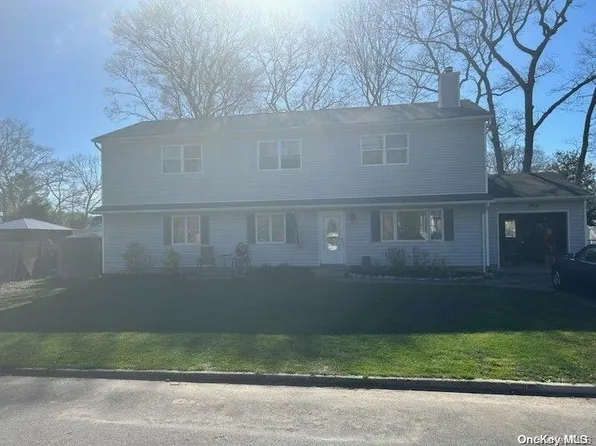 (undisclosed Address), East Moriches, NY 11940