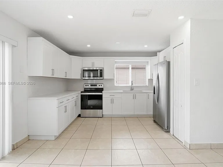 8221 NW 192nd Ter — Photo 4