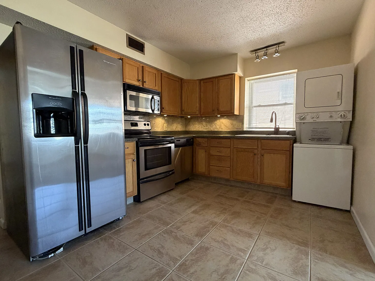 1 bed, 725 sqft, $825 — Photo 2