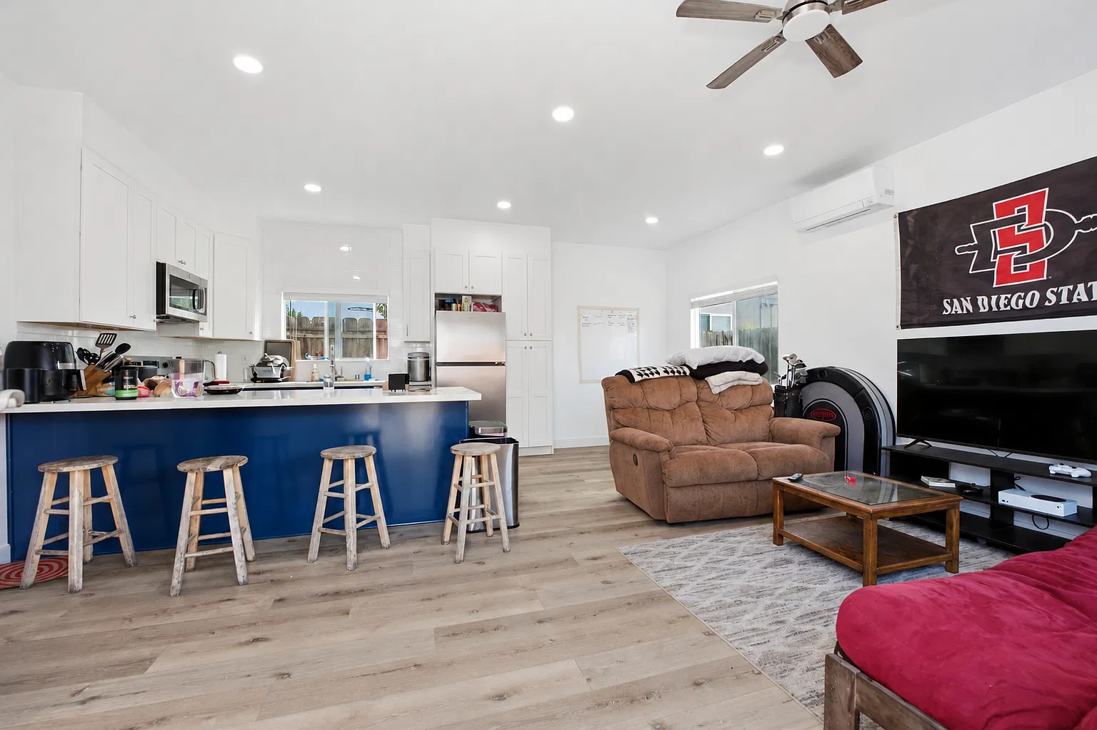 4 bed, 1200 sqft, $5,100 — Photo 3