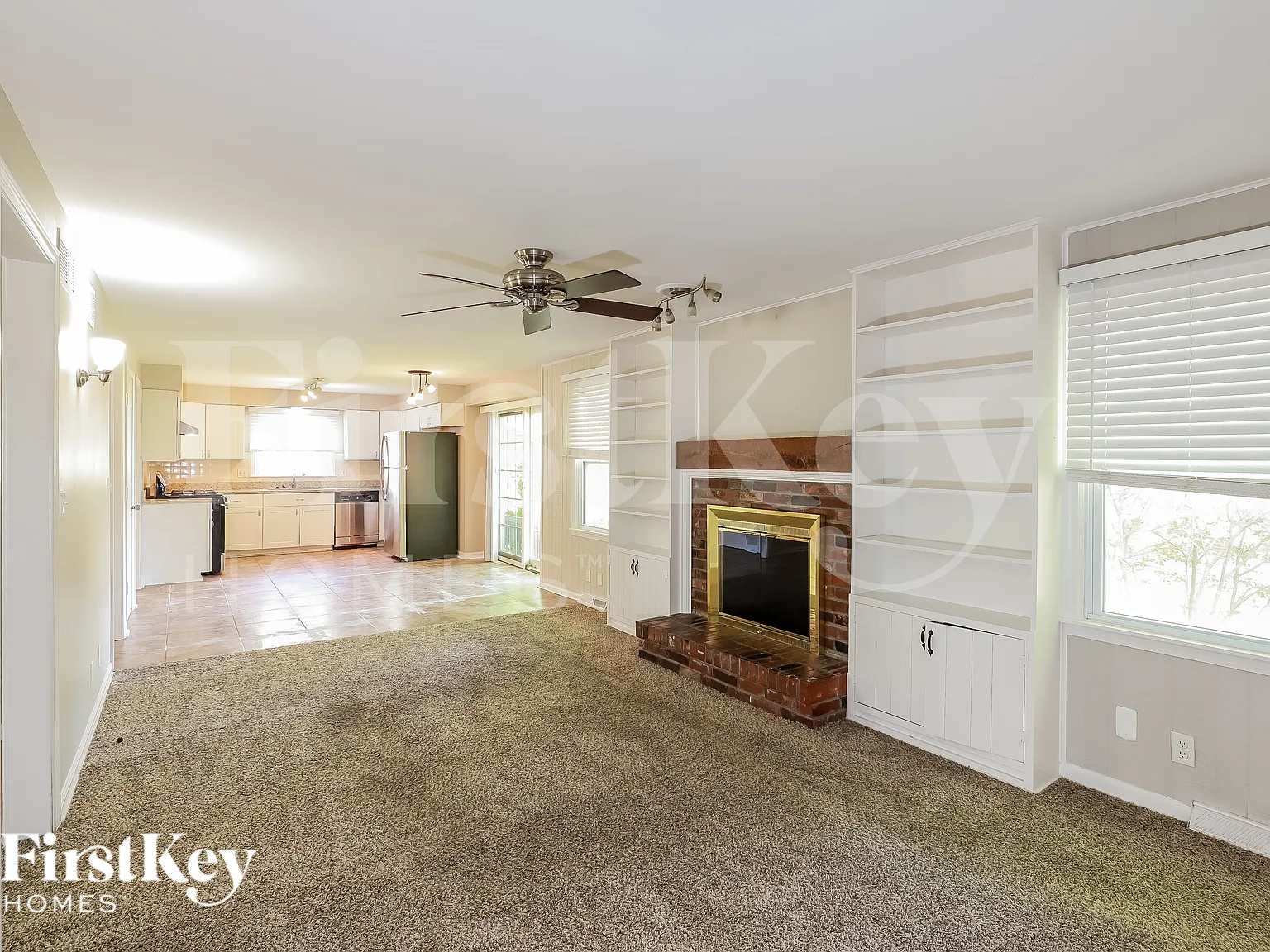 4 bed, 2.5 bath, 2581 sqft, $3,105 — Photo 3