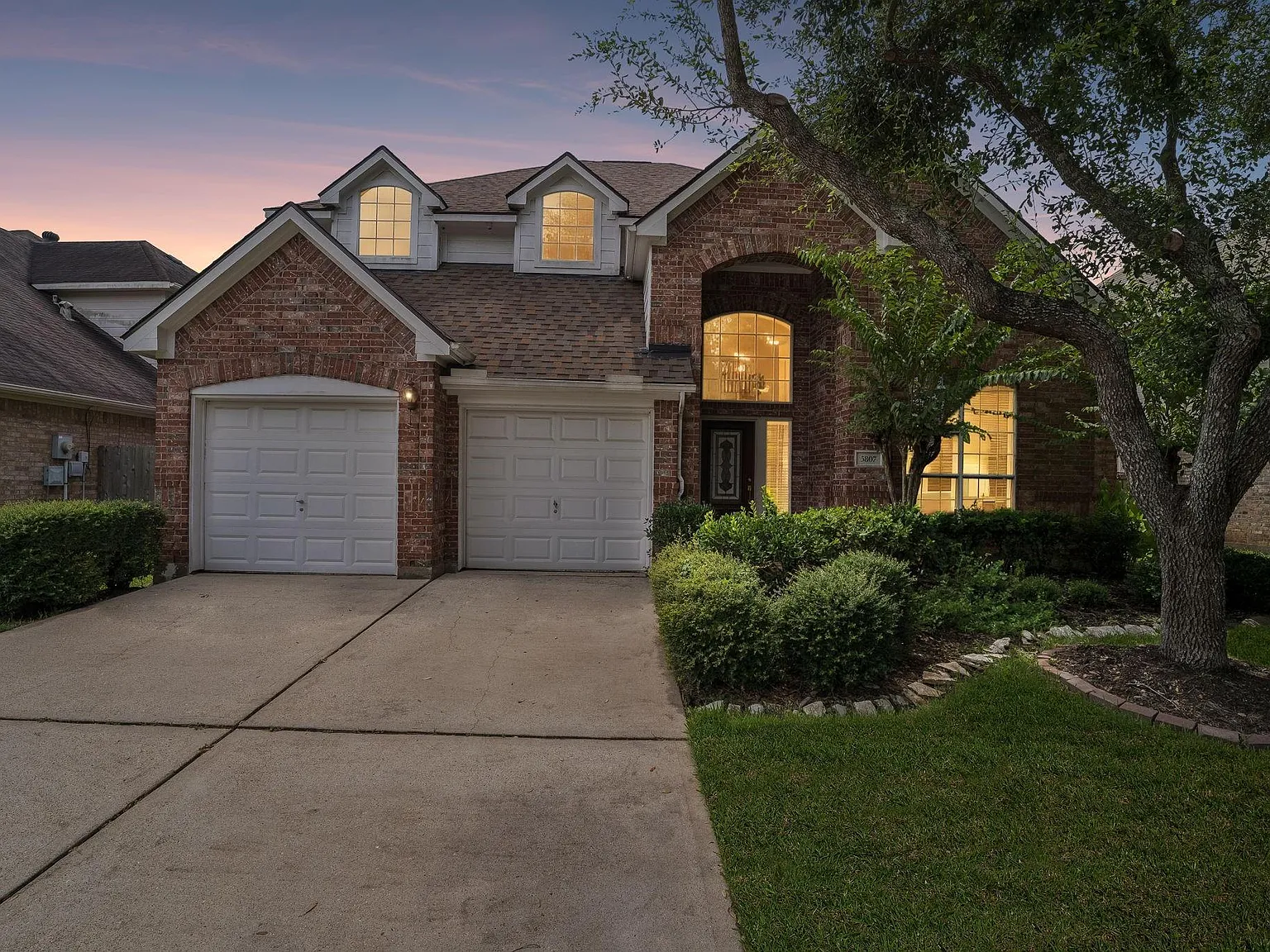 4 bed, 2.5 bath, 3061 sqft, $3,000 — Photo 2