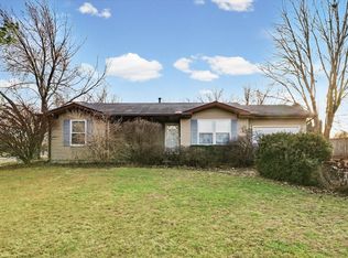 515 Valley View Dr, Philo, IL 61864