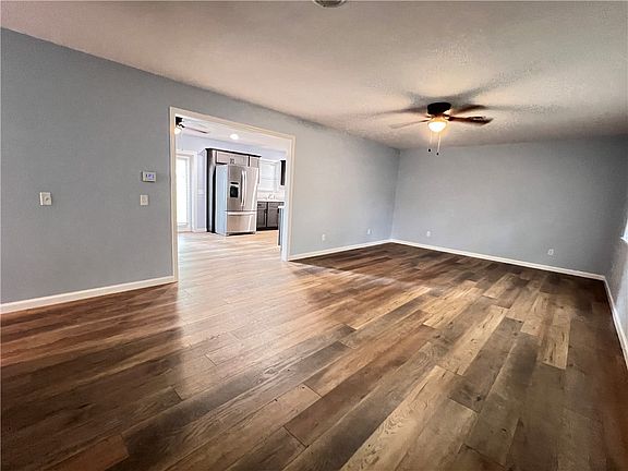 5th image of 304 N Joplin Ave