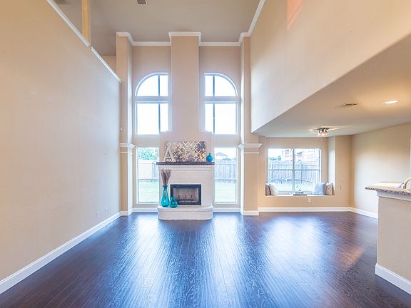 Great Room w/ Fireplace
