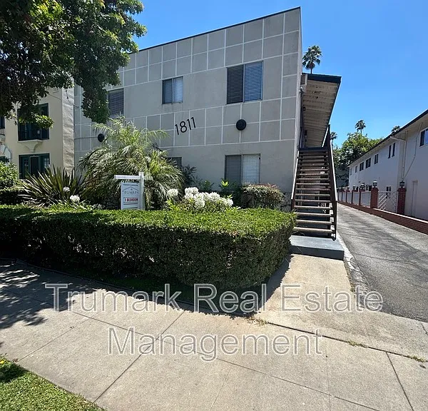 1811 Huntington Dr #4 — Photo 7