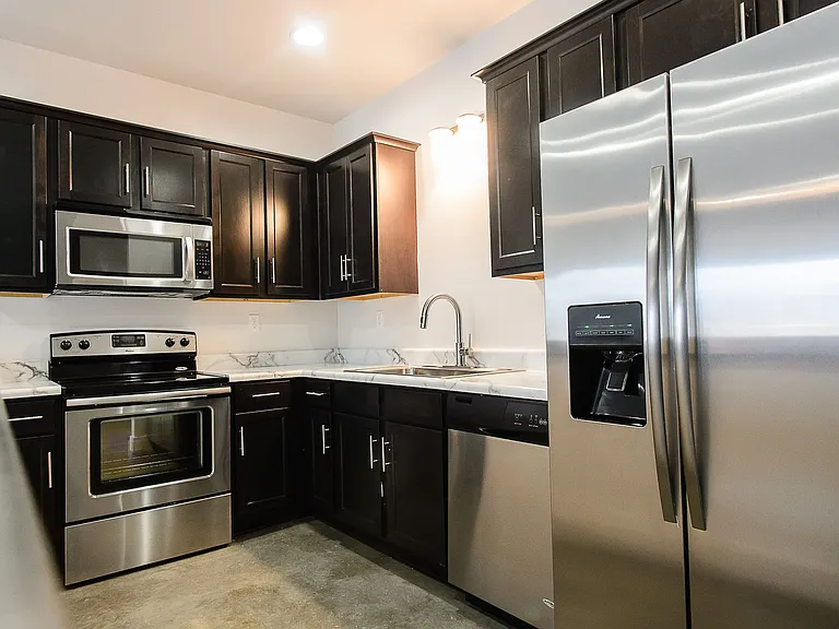 Myers Flats - 3 Bedroom — Photo 30