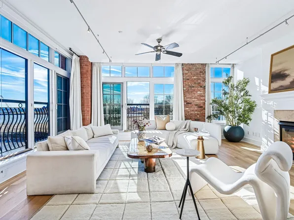 174 Washington Street image 1 of 32