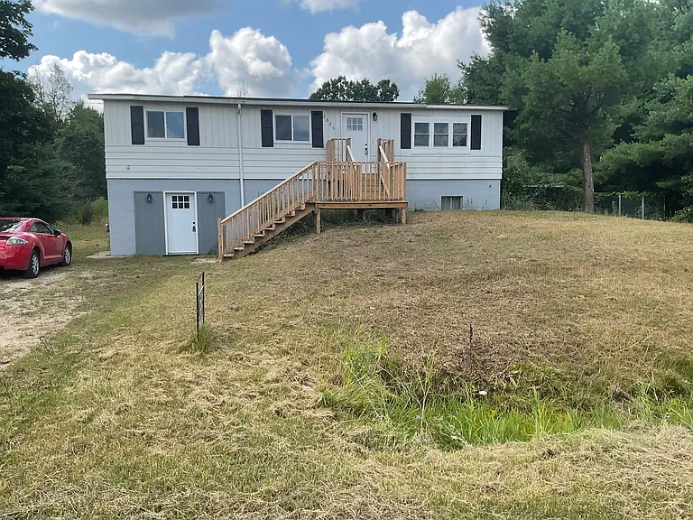 3335 E Tyler Rd — Photo 1