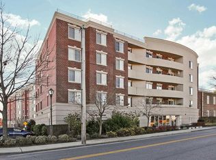 242 Maple Ave APT 200, Westbury, NY