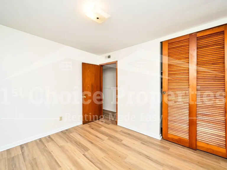 1321 Hatfield Ln — Photo 13