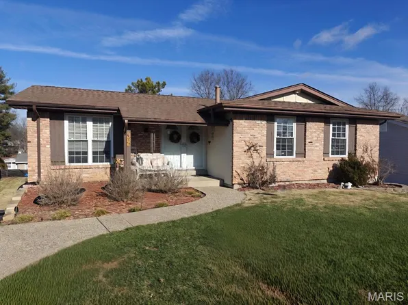 673 Cedar Run Dr, Ballwin, MO 63021