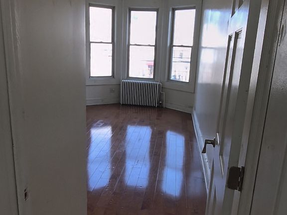 5th image of 96 Garrison Ave #1