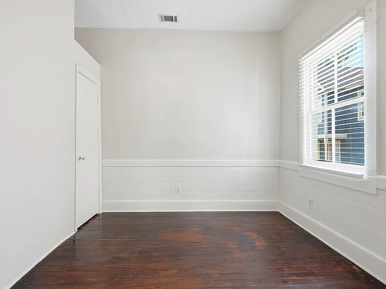 520 E Hall Ln — Photo 17