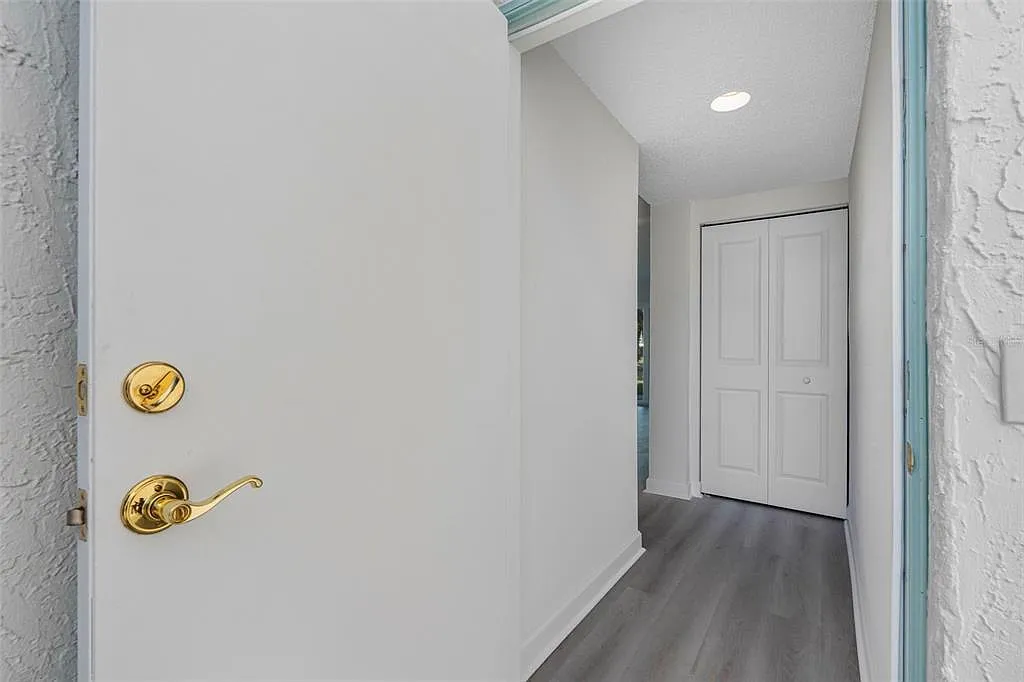 1 bed, 1.5 bath, 760 sqft, $2,300 — Photo 3